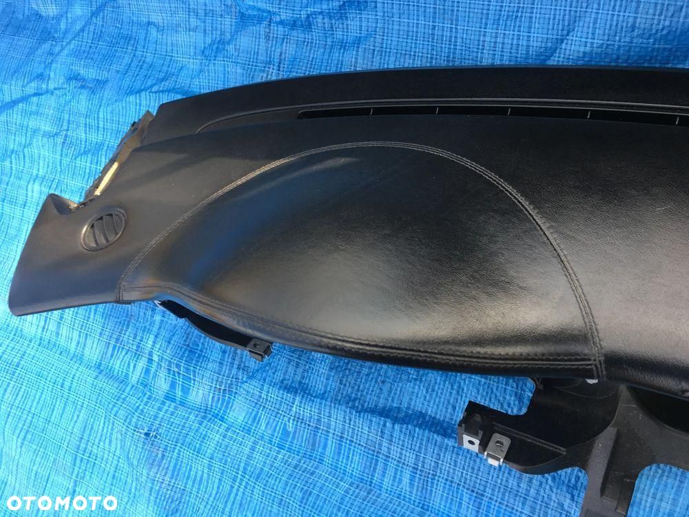 Mercedes CLS W219 / Konsola Skóra / Demontaż / 2006 - 9