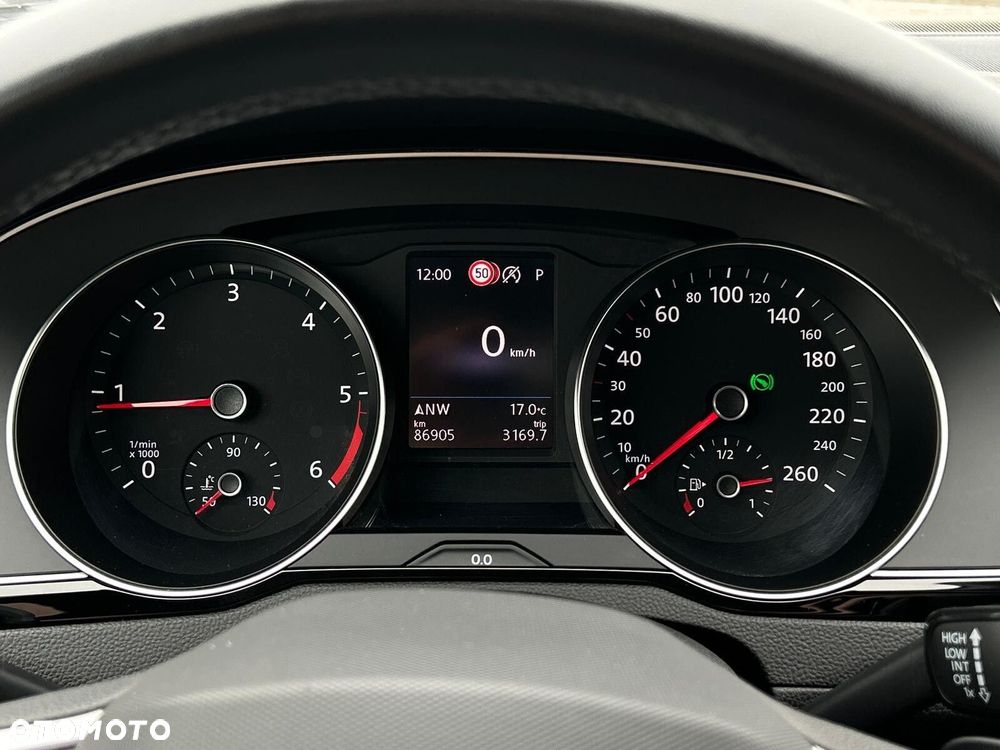 Volkswagen Passat Variant 2.0 TDI EVO Elegance DSG - 24