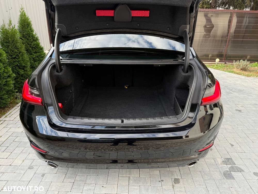 BMW Seria 3 320d xDrive AT MHEV - 13