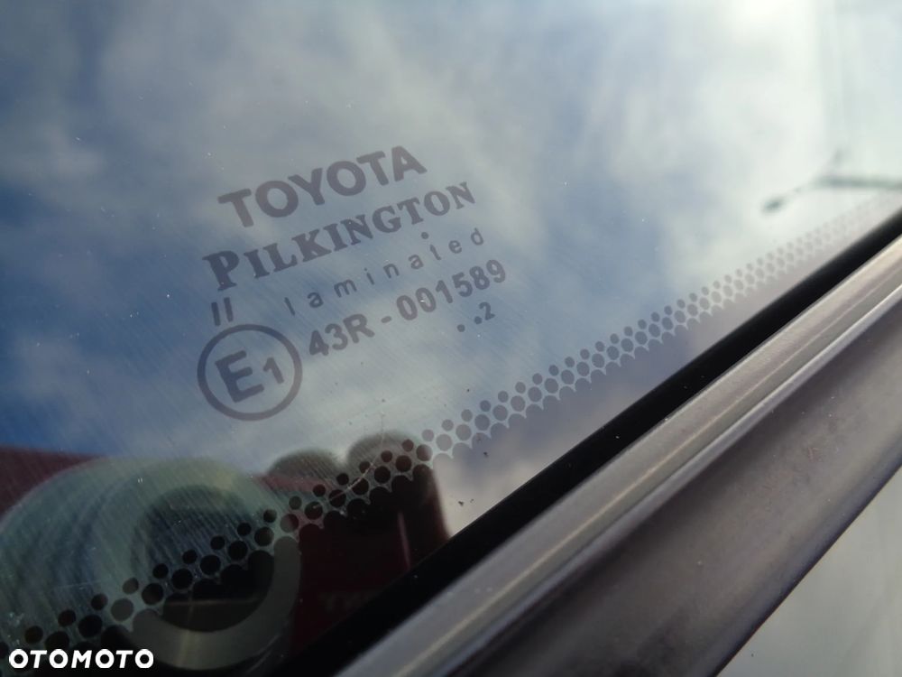 Toyota Yaris Hybrid 100 Life - 21