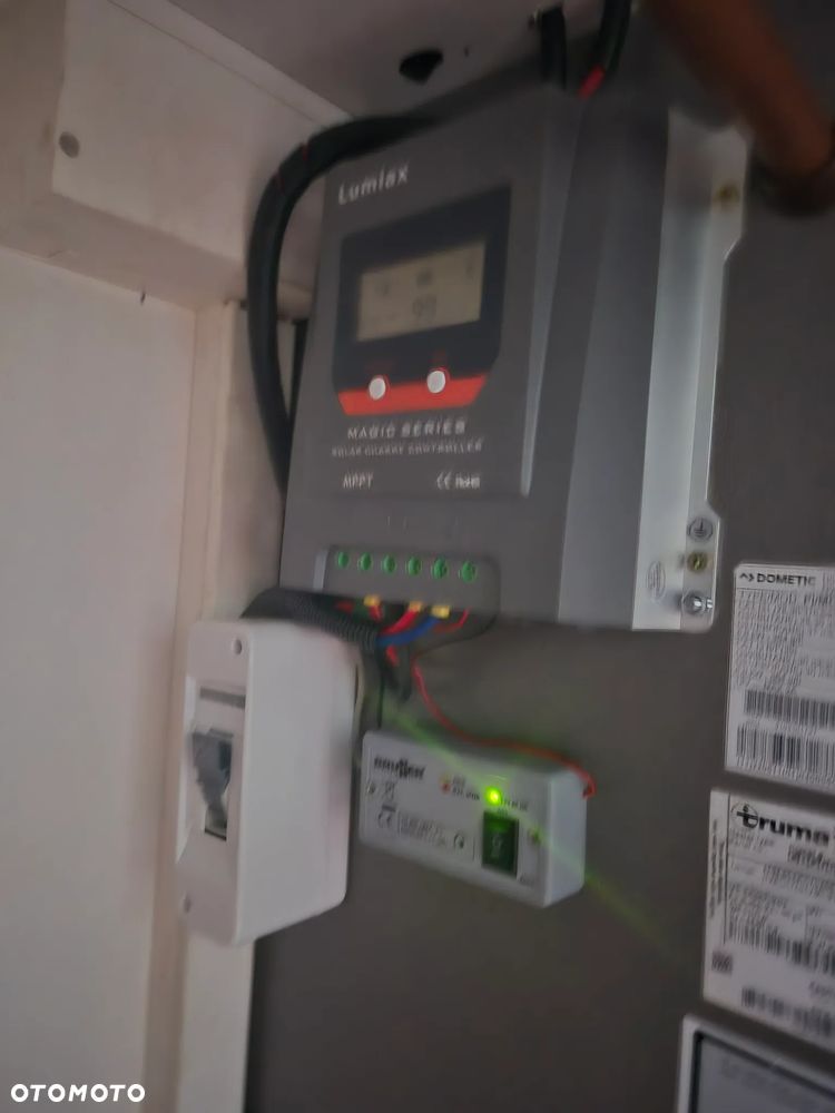 Hobby 560 KMFe Excellent Edition instalacja off-grid 230V Duo-Control - 13