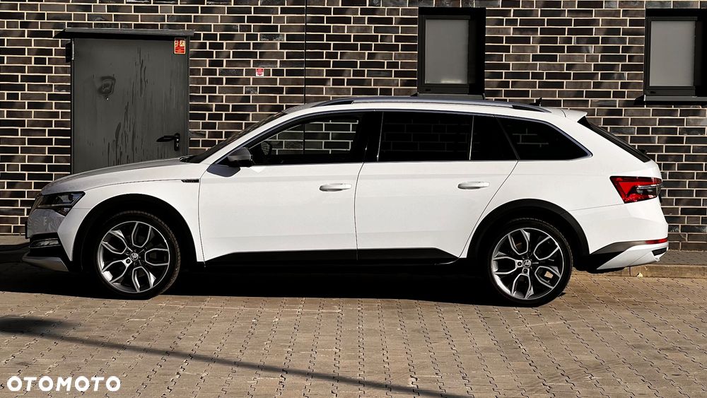 Skoda Superb Combi 2.0 TDI 4x4 DSG Scout - 13