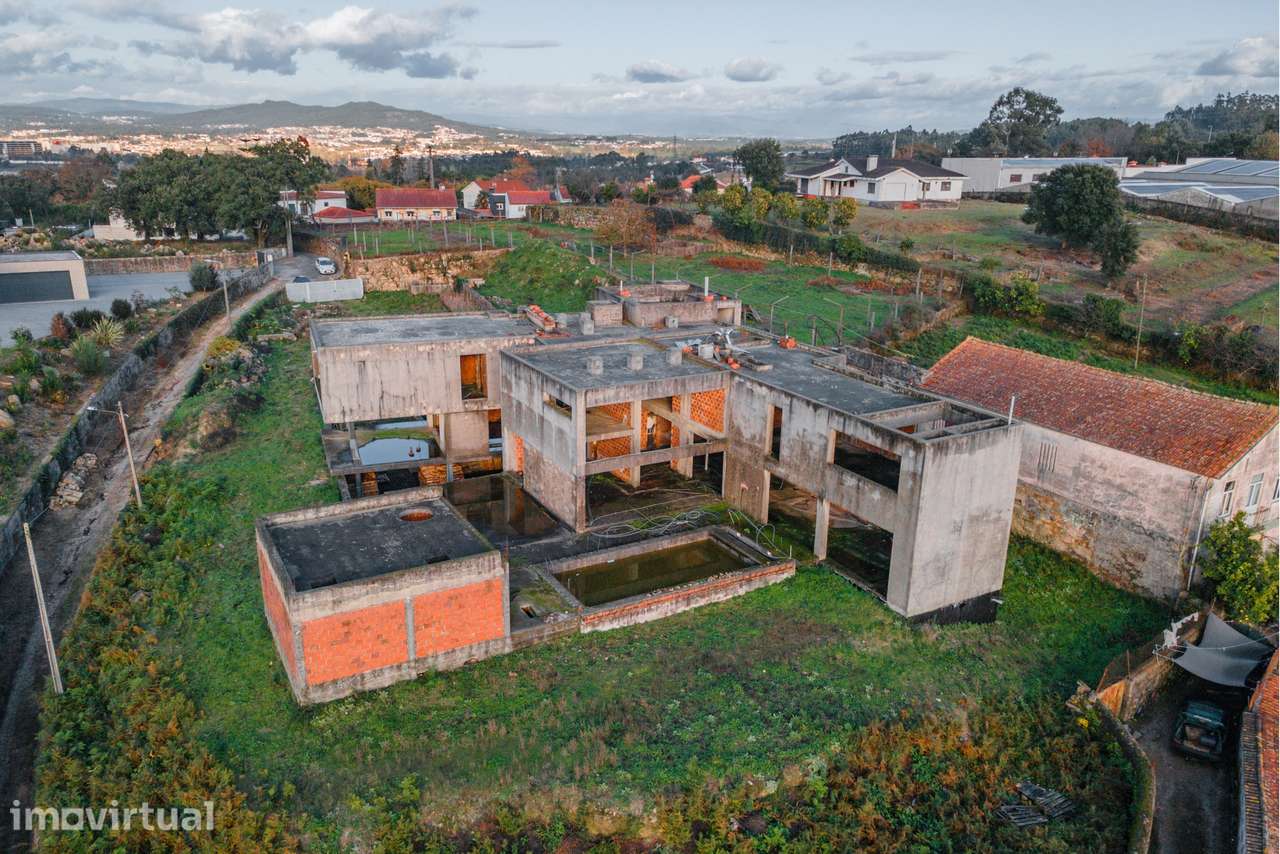 Projeto de Luxo para Concluir – Terreno + Estrutura em Alvelos - Grande imagem: 2/29
