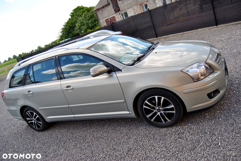 Toyota Avensis 1.8 VVT-i Sol - 2