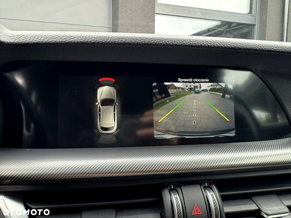 Alfa Romeo Stelvio - 17