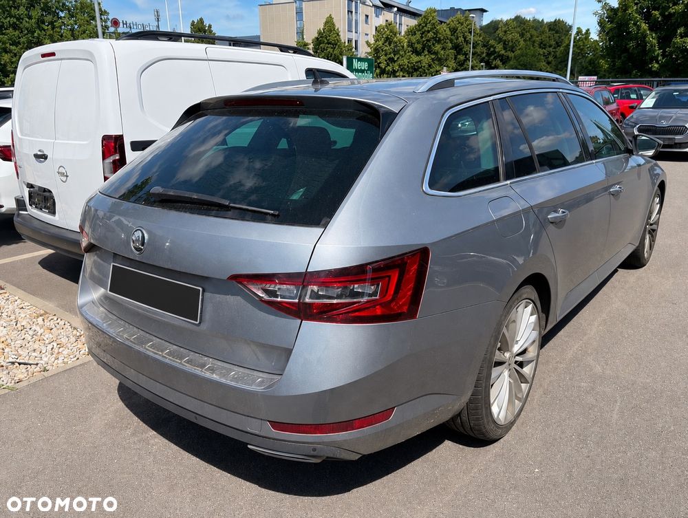 Skoda Superb 2.0 TDI DSG Ambition - 4