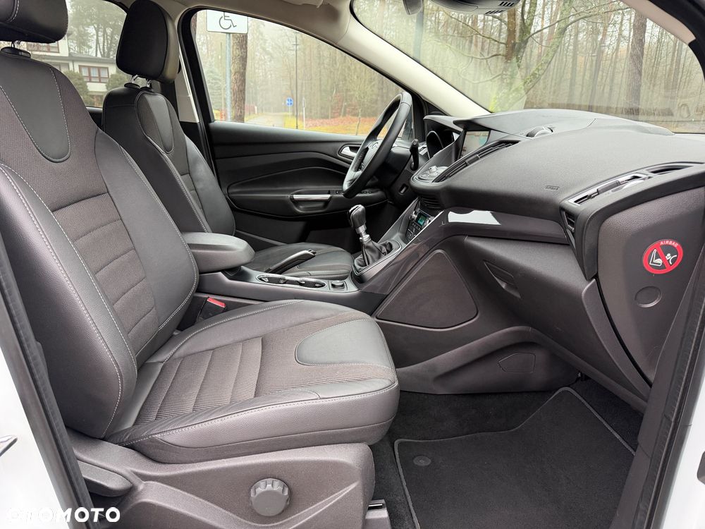 Ford Kuga 2.0 TDCi 2x4 Titanium - 30