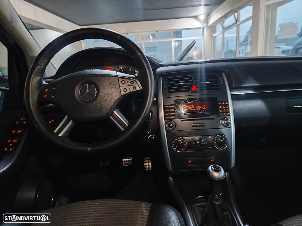 Mercedes-Benz B 200 CDI - 32