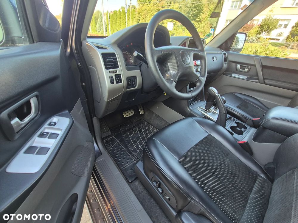 Mitsubishi Pajero - 38