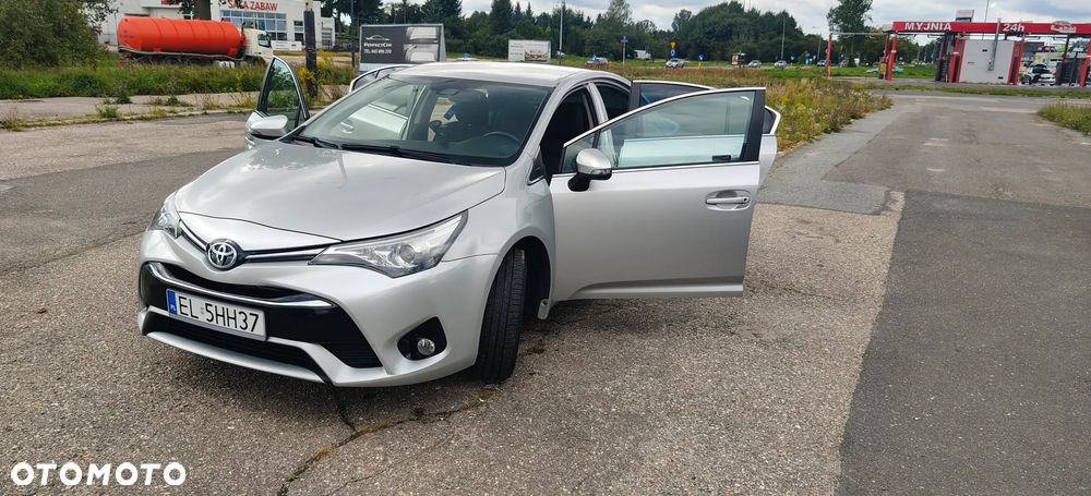 Toyota Avensis 1.8 Premium - 12
