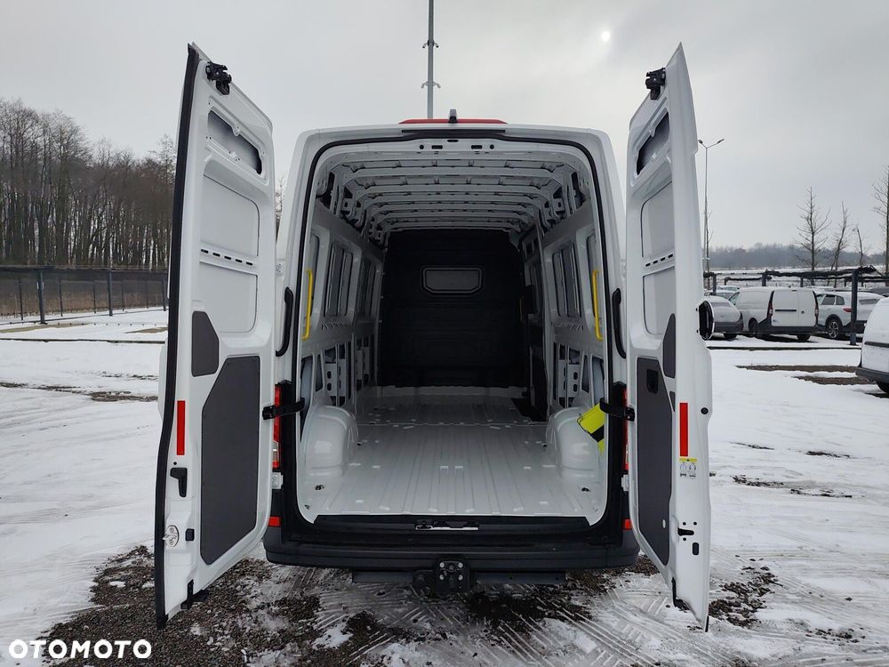 Volkswagen Crafter 35 Furgon, 2,0 TDI SCR 177KM,  6-bieg man., r.o: 4490 mm - 32