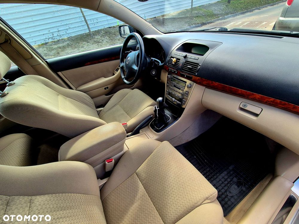 Toyota Avensis 2.0 VVT-i Prestige - 8