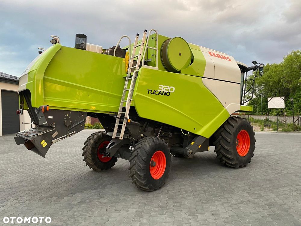 Claas Tucano 320 - 7