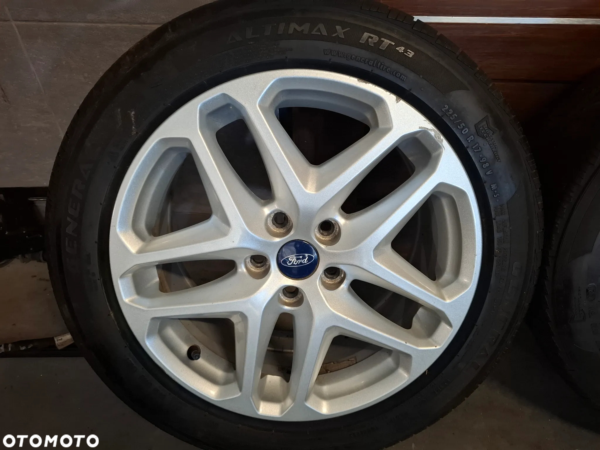Komplet felgi alufelgi koła Ford Mondeo MK5 Fusion oryginalne nr DS7C1007L3A rok 2013 rozmiar 17 cali rozmiar opony 225/50/R17 93V grubość bieżnika 4x5mm general altimax rt43 jedna opona ma inny bieżnik - 2