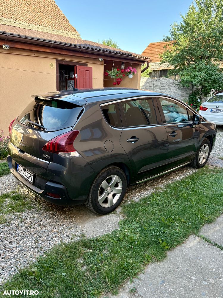 Peugeot 3008 HYbrid4 - 4