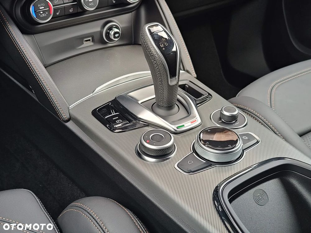 Alfa Romeo Stelvio 2.0 Turbo Intensa Q4 - 17