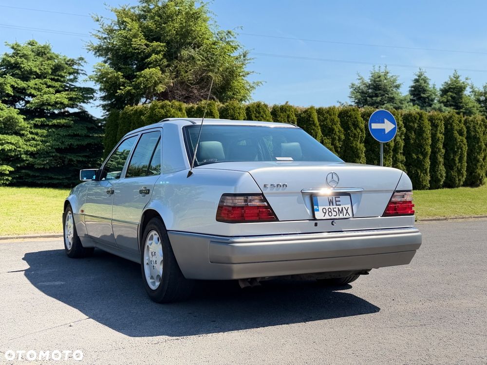 Mercedes-Benz Klasa E - 9