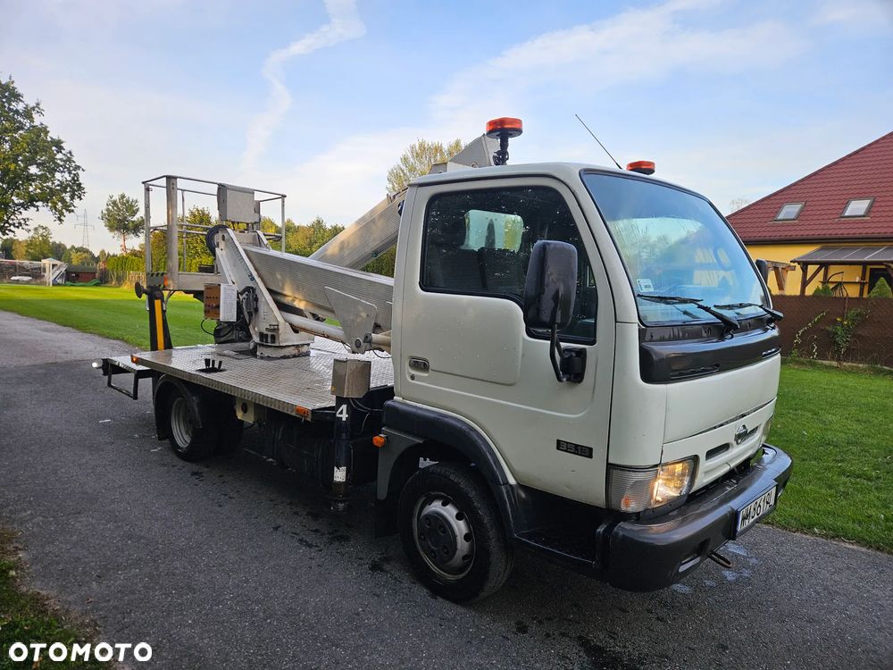 Nissan Cabstar - 1