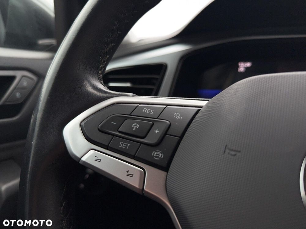 Volkswagen T-Roc - 16