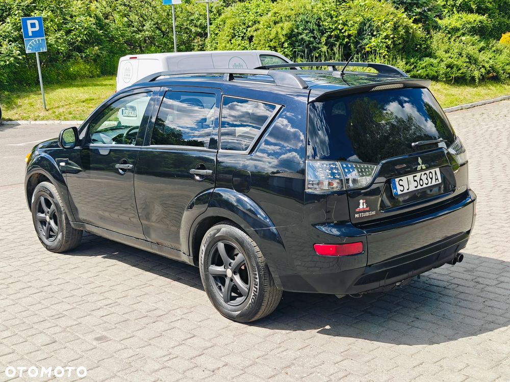 Mitsubishi Outlander 3.0 V6 XLS - 16