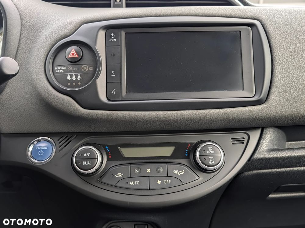 Toyota Yaris Hybrid 100 Premium - 23