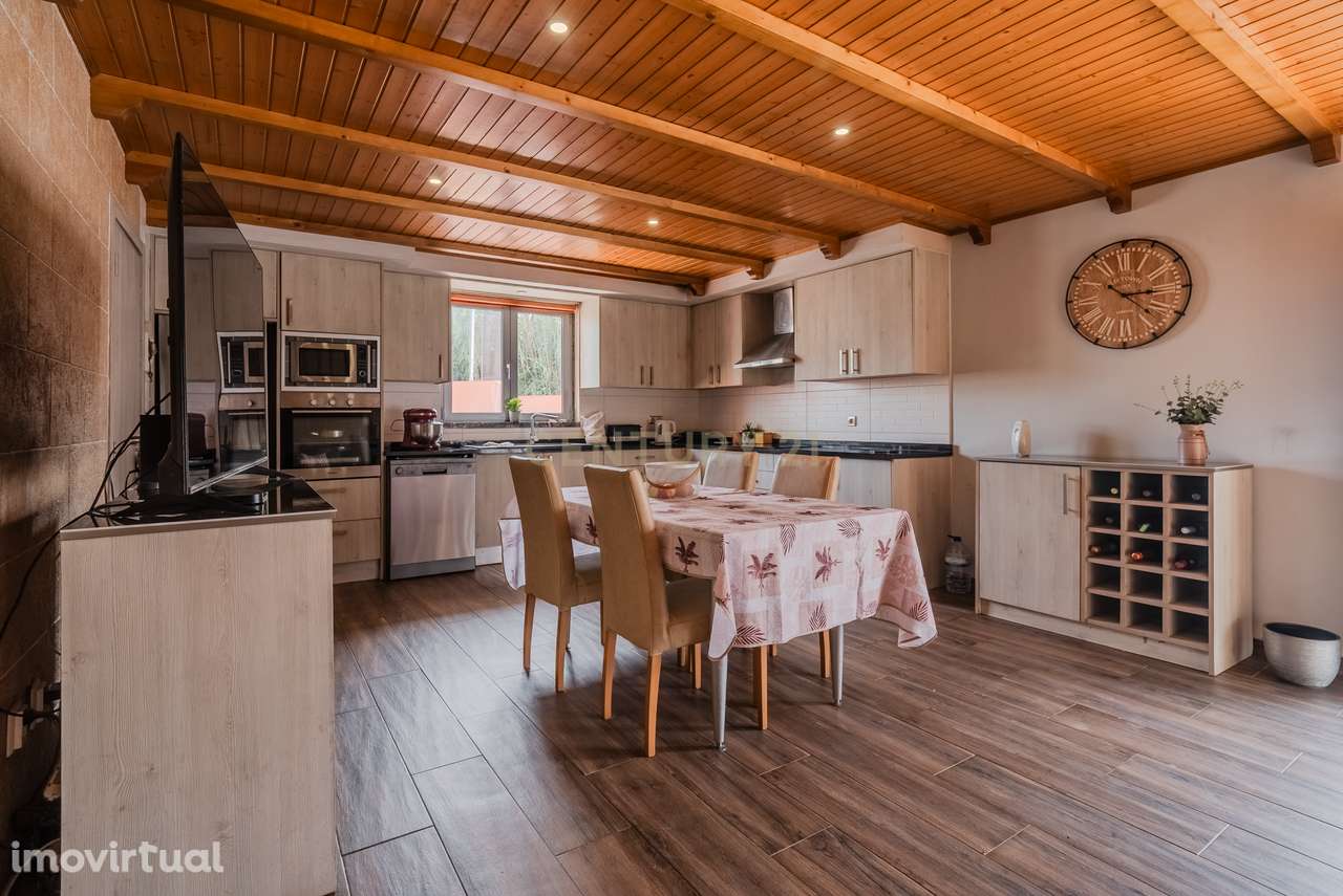 Moradia T3 com armazém e anexos – Oportunidade única! - Grande imagem: 2/34