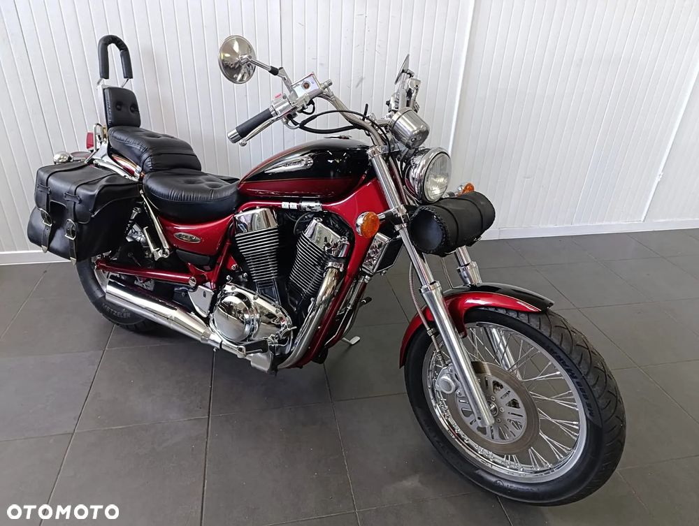 Suzuki Intruder - 1