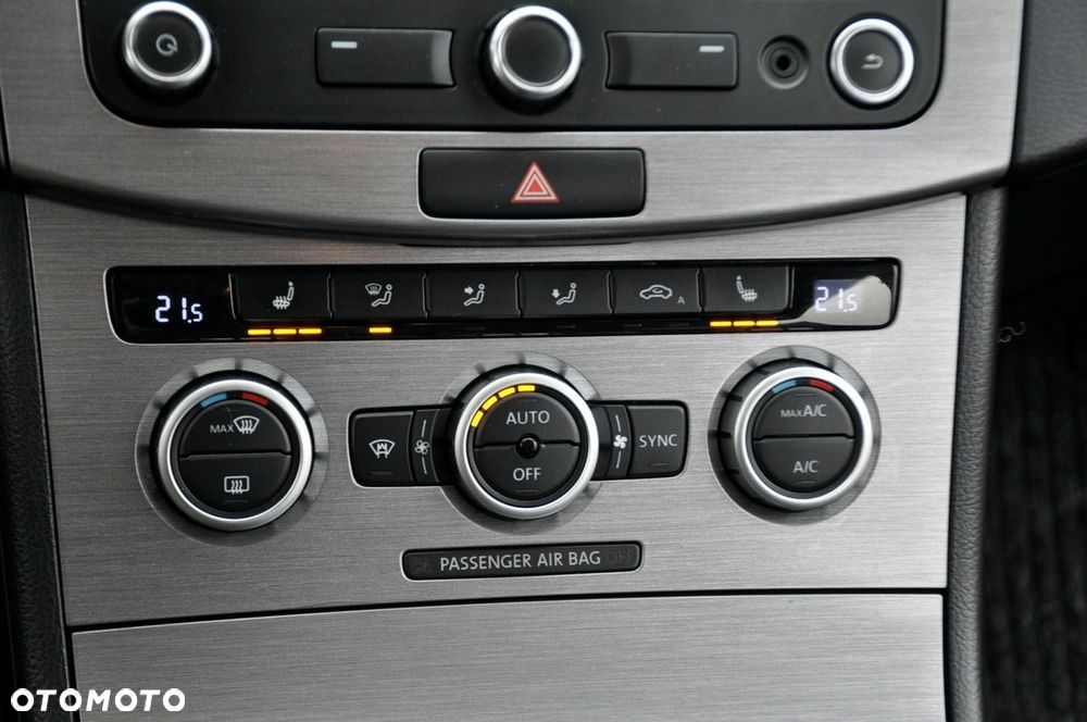 Volkswagen Passat - 33