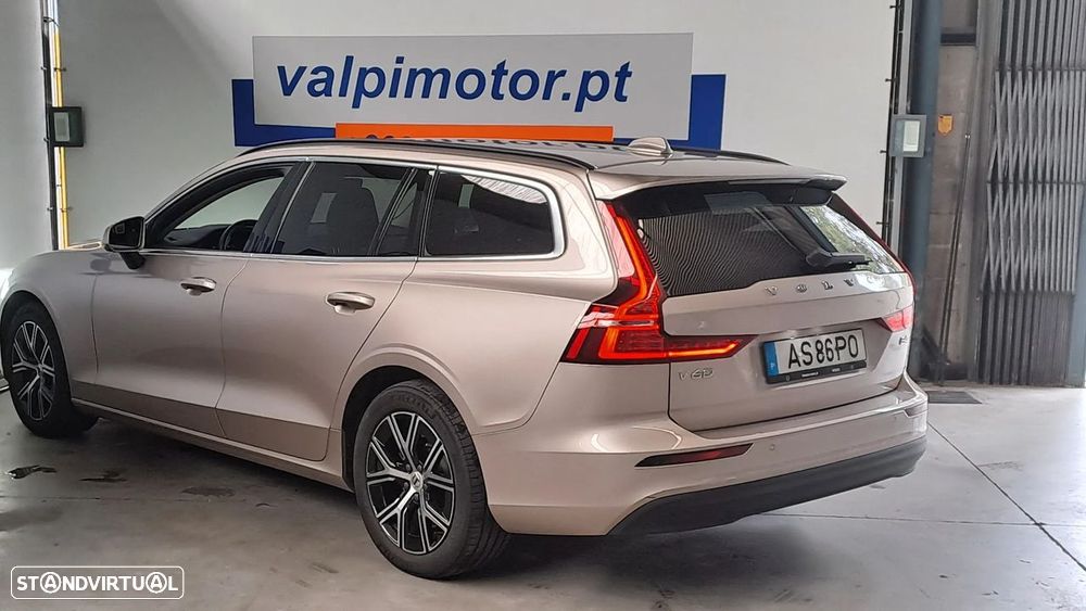 Volvo V60 2.0 B4 Momentum Core Geartronic - 7