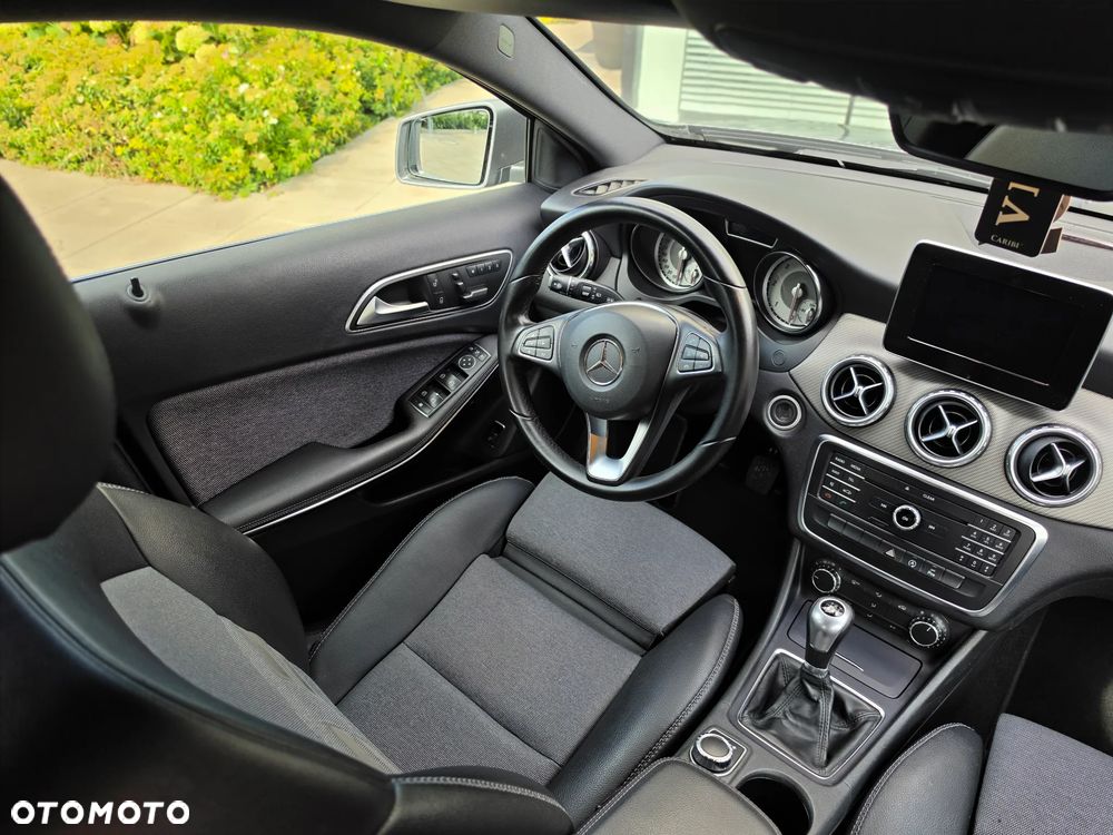 Mercedes-Benz GLA 200 d Activity Edition - 36