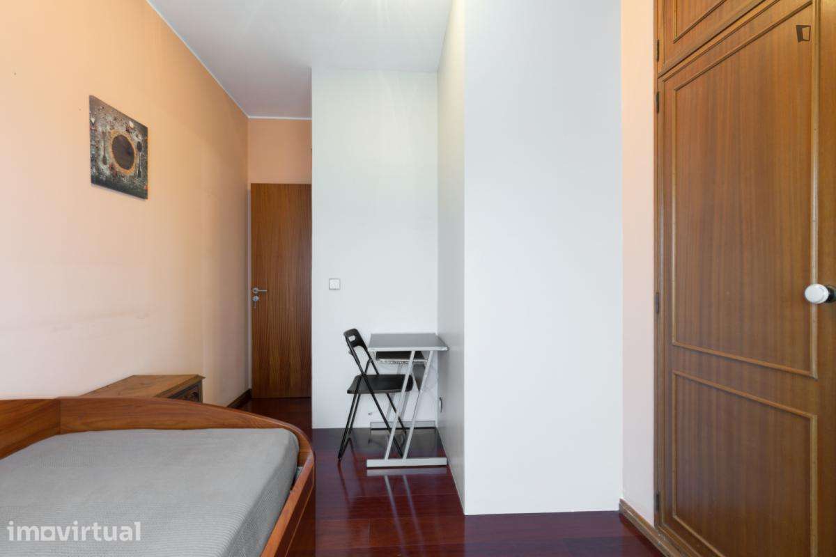 Quarto - localizado em Paranhos Porto - Grande imagem: 4/16