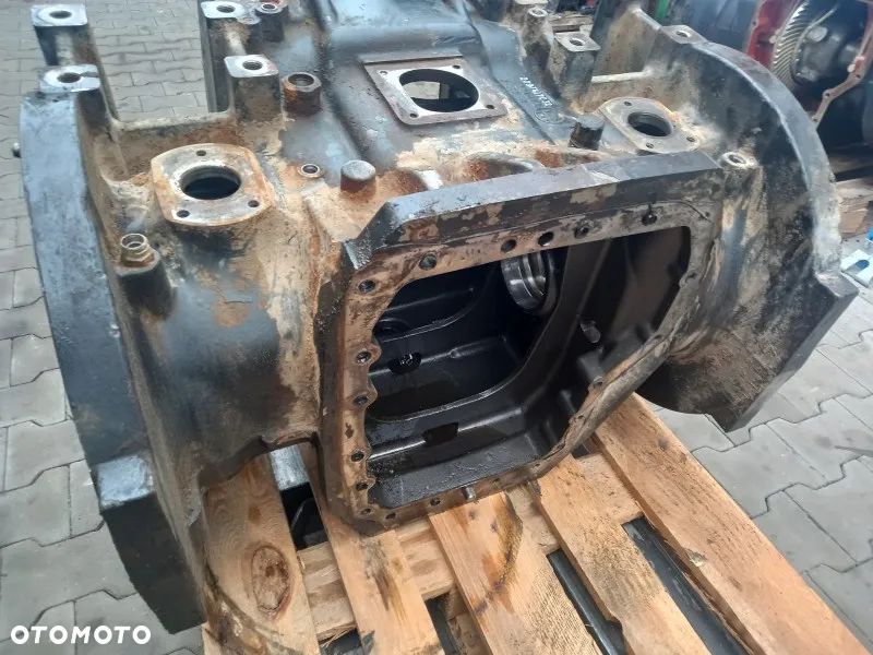 Obudowa tylnego mostu Deutz Fahr Agrotron 7250 TTV - 8