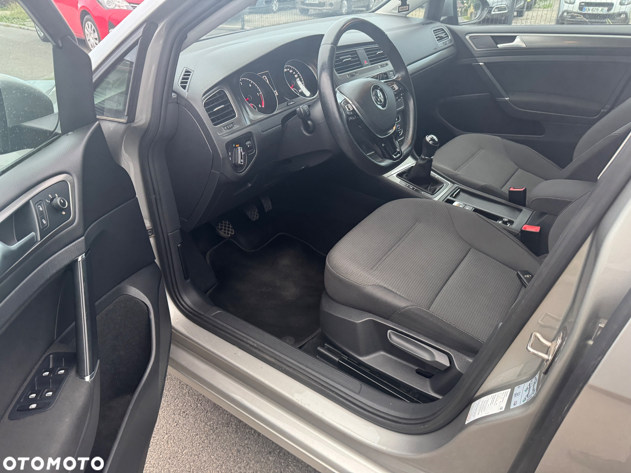 Volkswagen Golf 1.6 TDI BlueMotion Technology Comfortline - 10