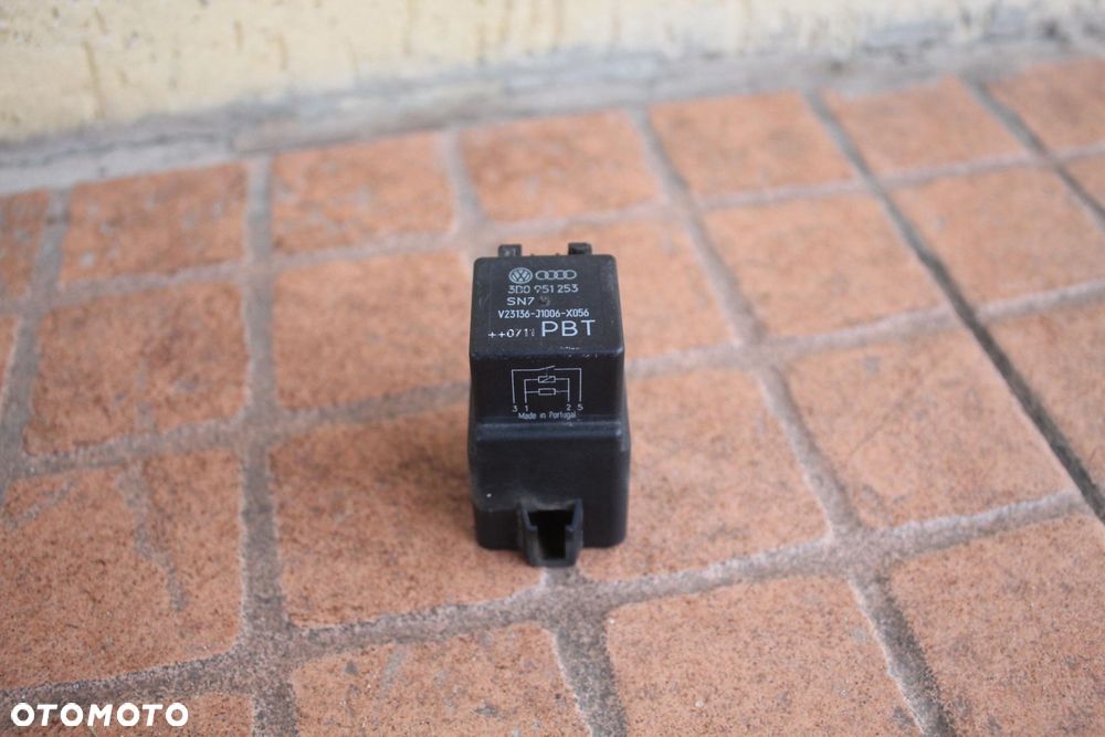 PRZEKAŹNIK VW PASSAT B6 3B0951253 - 1