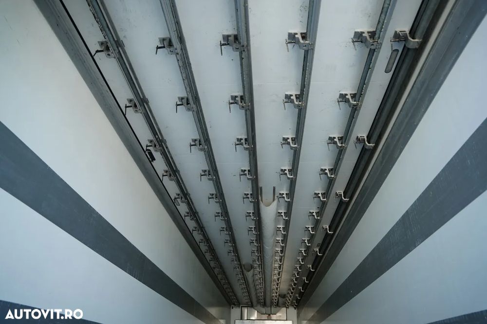 Schmitz Cargobull / REFRIGERAT / CU CÂRLIG / THERMO KING SLXI 400 / TRANSPALET / AXĂ DE RIDICARE / - 18