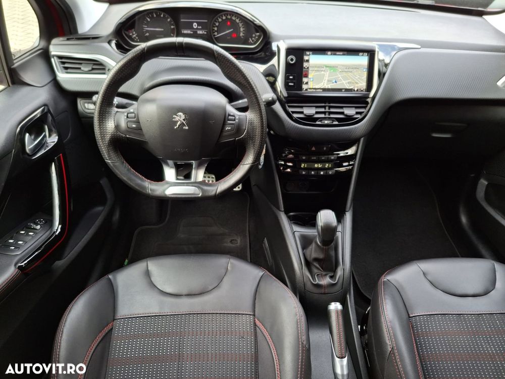 Peugeot 208 PureTech 110 Stop & Start Signature - 11