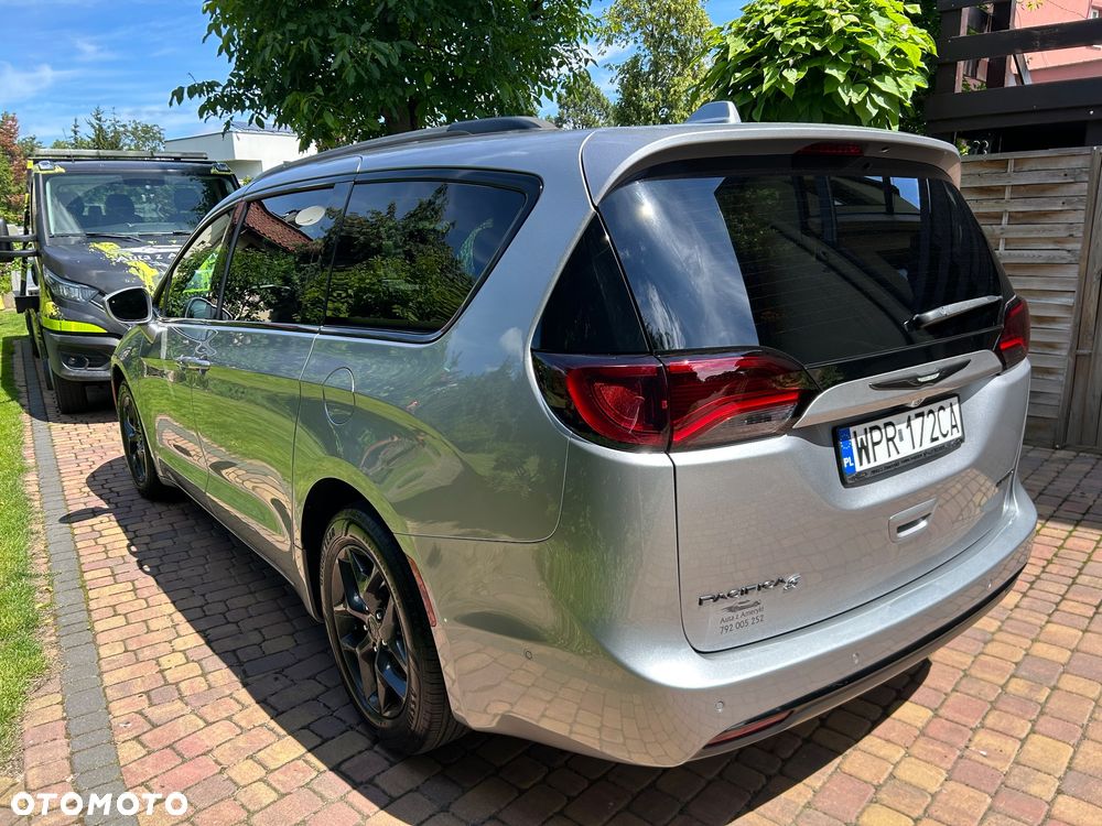 Chrysler Pacifica - 3