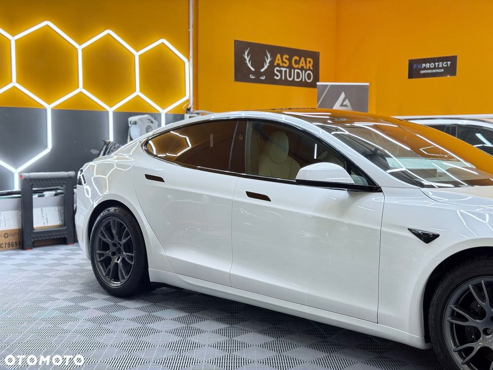 Tesla Model S - 3