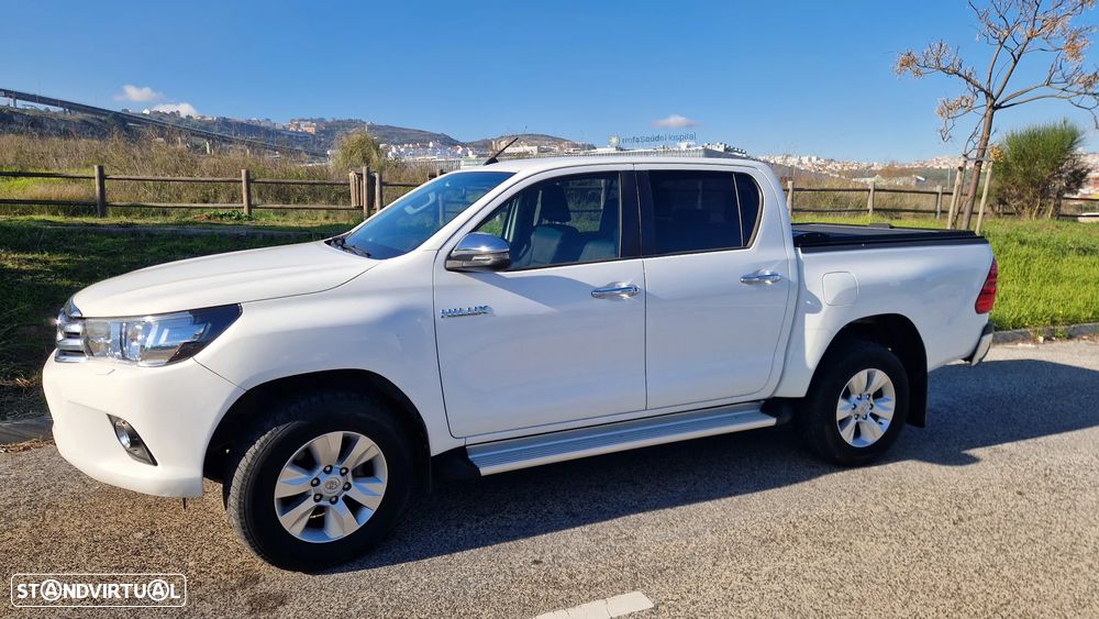 Toyota Hilux 2.4 D-4D 2WD CD Tracker - 1