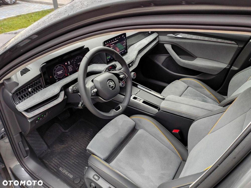 Skoda Superb 2.0 TDI SCR 4x4 Selection DSG - 9