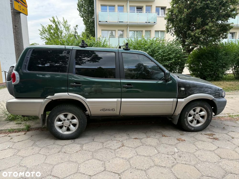 Nissan Terrano - 1