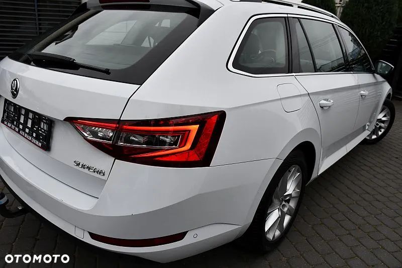 Skoda Superb 2.0 TDI Sportline - 32