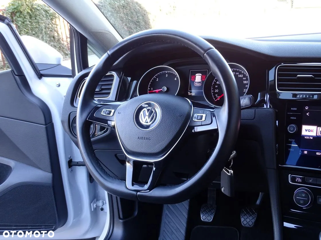 Volkswagen Golf - 31