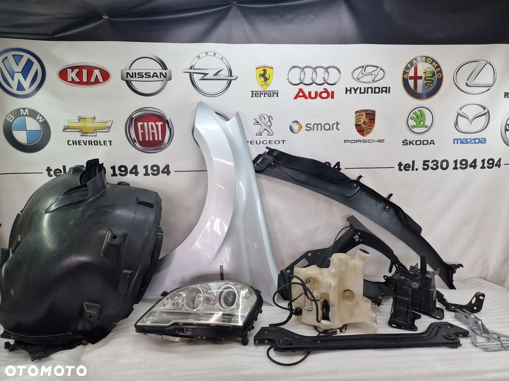 MERCEDES ML W164 LIFT 08-11 LAMPA KOMPLETNA LEWA BI-XENON SKRĘTNY  NR A1648205861 / OKULAR LEWY / BŁOTNIK LEWY SREBRNY KOD LAKIERU , KOLORU PRAWDOPODOBNIE 775 / ZAWIAS MASKI PRAWY NR A2518800428 , LEWY NR A2518800328 / DOLNA BELKA / STREFA ZGNIOTU LEWA , PRAWA / PODSZYBIE NR A1648800228 / ZBIORNICZEK SPRYSKIWACZY POD SPRYSKI NR A1648690520 , NR AUKCJI ML - 1
