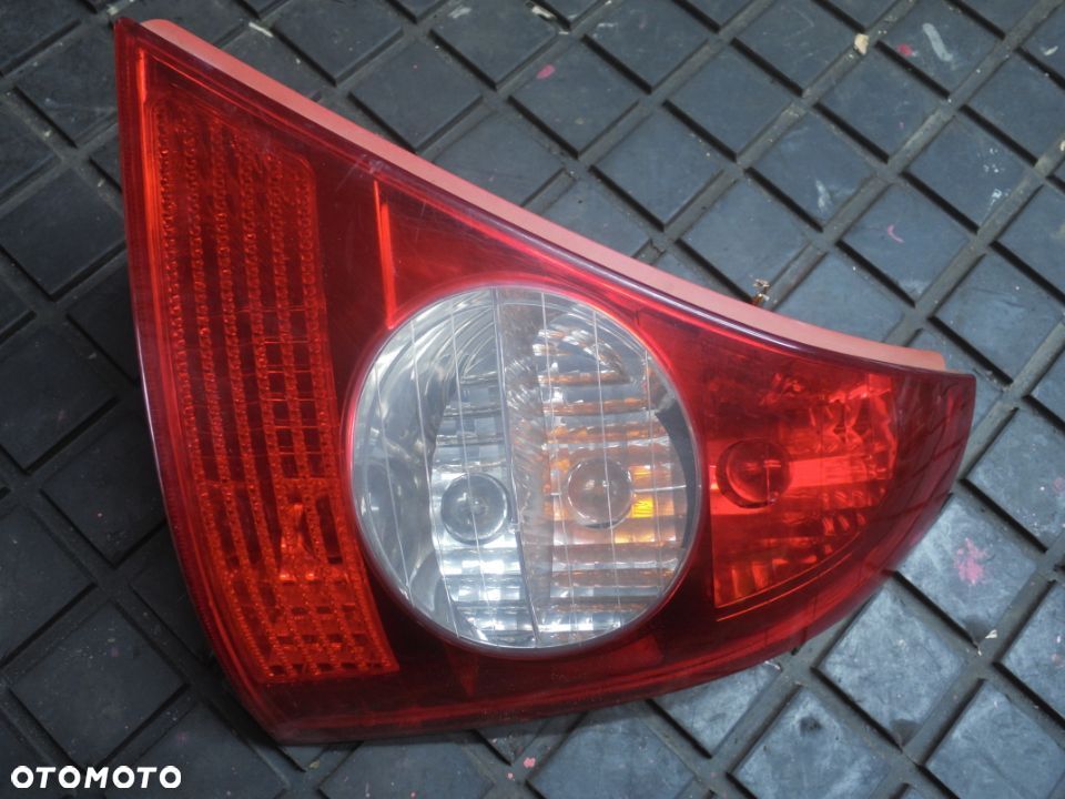 RENAULT CLIO II LIFT LAMPA TYŁ PRAWA + WTYCZKA INSTALACJA WERSJA EUROPEJSKA POSIADAM 2 SZT - 1
