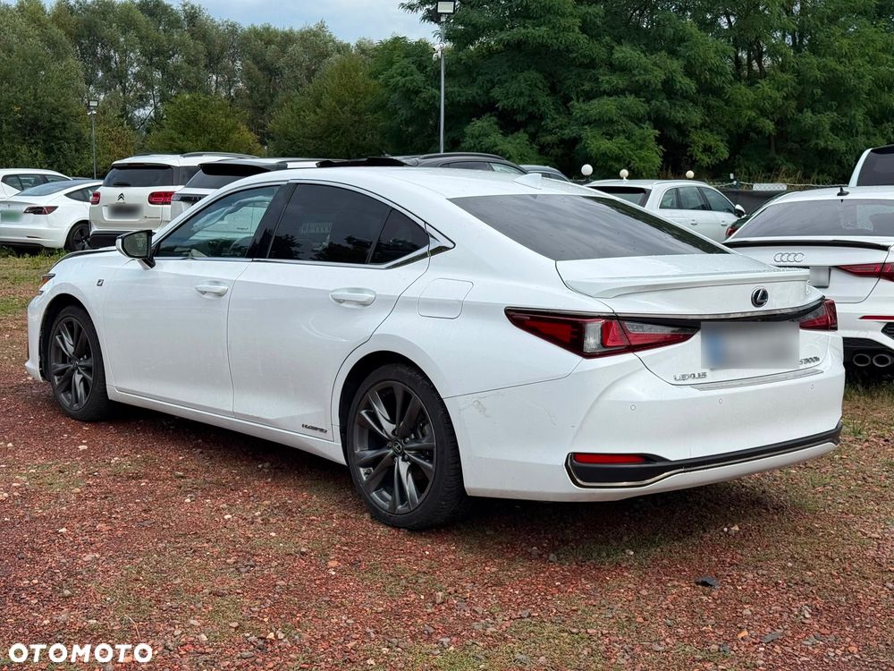 Lexus ES 300h F Sport Edition - 2