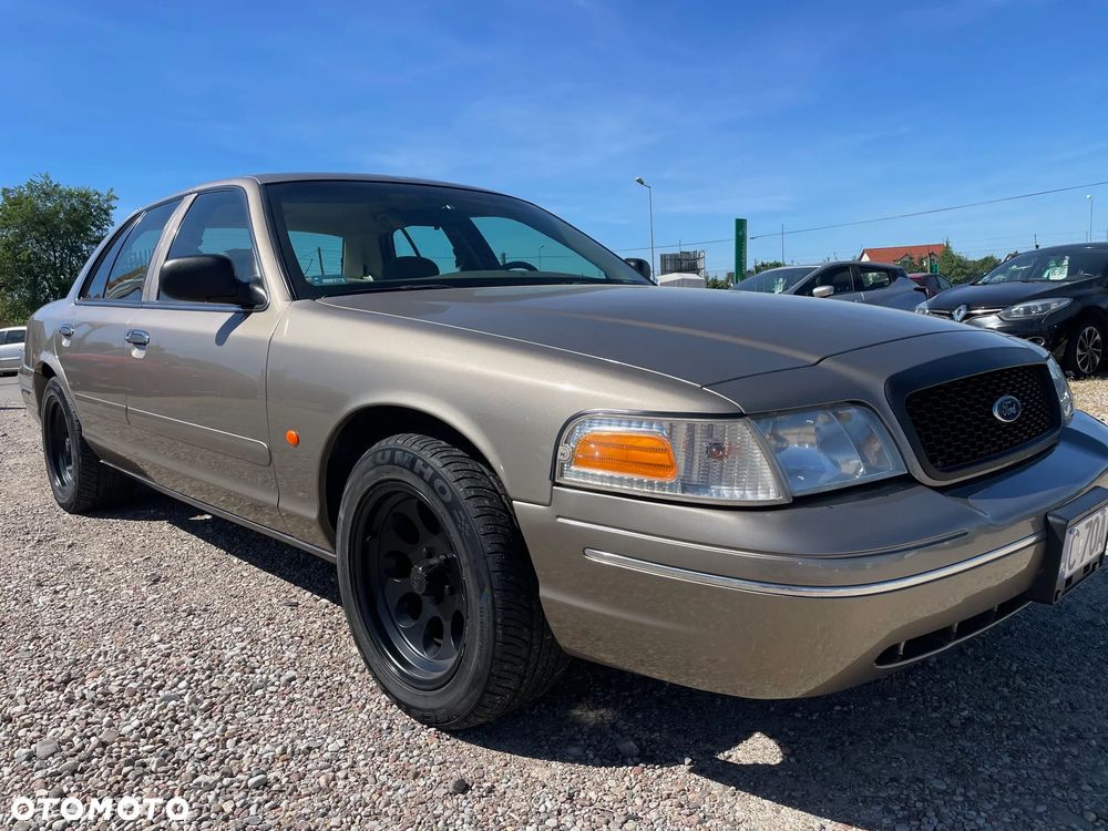 Ford Crown - 16