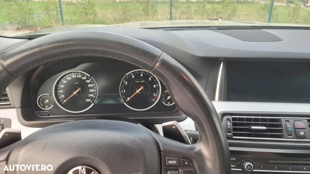 BMW Seria 5 528i xDrive AT - 7