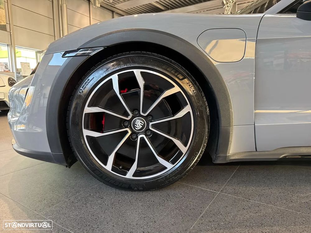 Porsche Taycan Cross Turismo 4S - 7