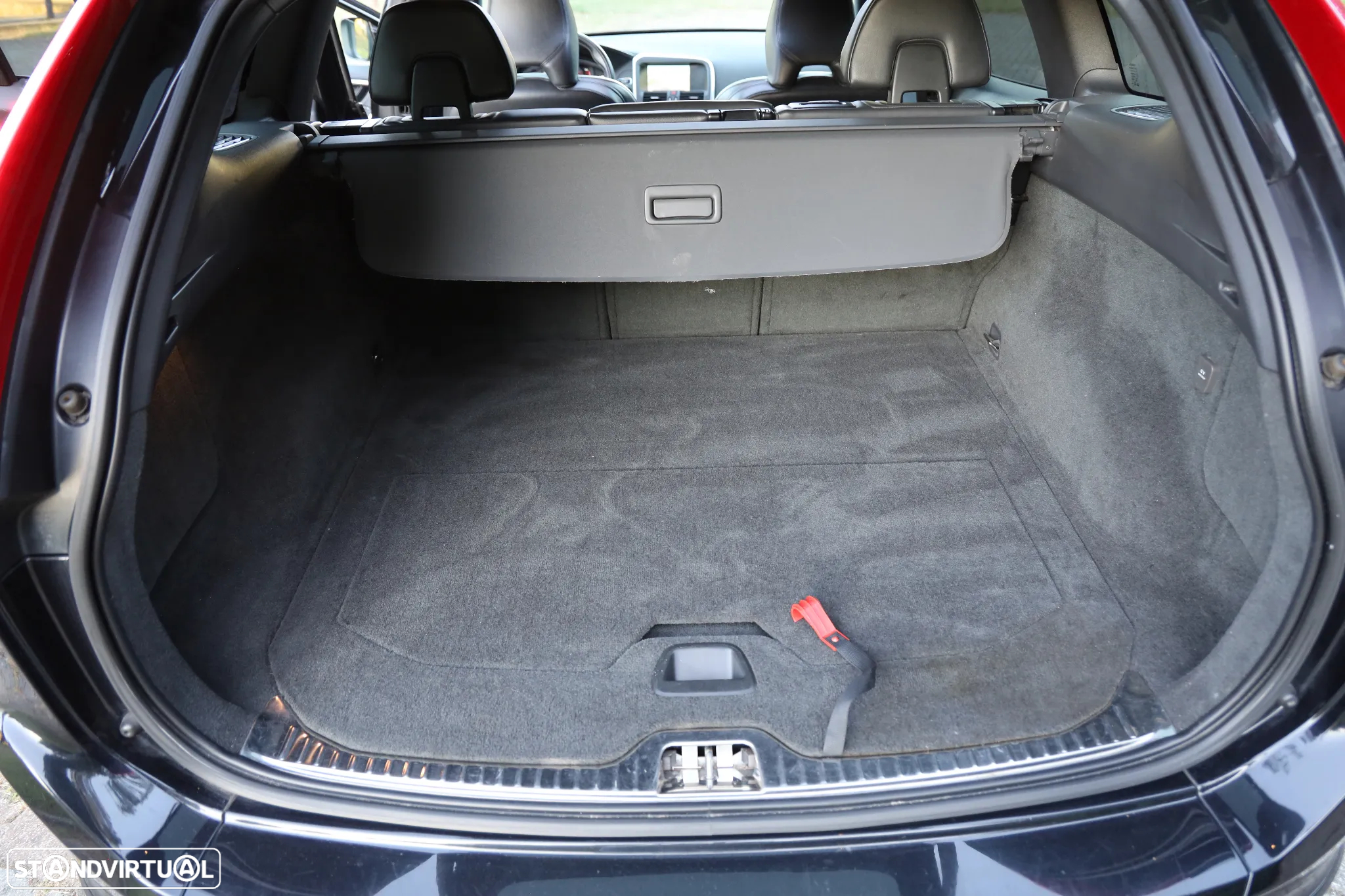 Volvo XC 60 2.0 D4 R-Design Geartronic - 30